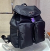Mochila Prada Média Re-Nylon Preta Italiana