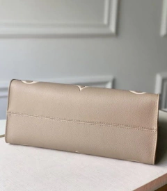 Bolsa Louis Vuitton Onthego MM Monogram Bege Italiana - loja online