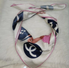 Lenço Chanel em Seda Italiana - comprar online