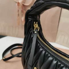 Bolsa Miu Miu Wander Preta Italiana - comprar online