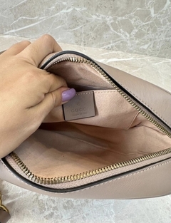 Bolsa Gucci Marmont Pequena Tiracolo Nude Italiana - Romaly Grifes Bolsas