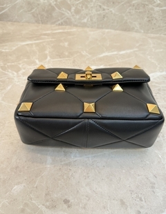 Imagem do Bolsa VLTN Roman Stud Preta Italiana