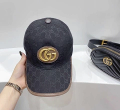 Boné Gucci GG Marmont Duas Cores Italiana - comprar online
