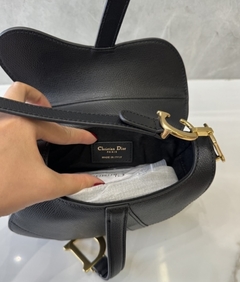 Imagem do Bolsa Dior Mini Saddle Preta Italiana
