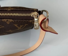 Bolsa Louis Vuitton Pochette Accessoires Monogram Italiana na internet
