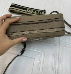 Bolsa Com Alça De Ombro Bege Italiana na internet