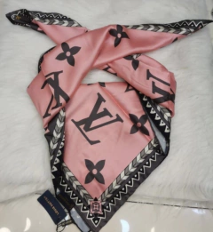 Lenço Louis Vuitton Monogram Giant em Seda Italiana na internet