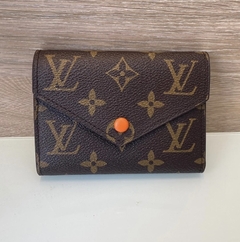 Carteira Louis Vuitton Victorine Monogram Laranja Italiana