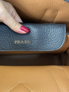 Imagem do Bolsa Prada Double Preta em Couro Togo Média Italiana