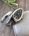 Relógio Bulgari Serpenti Prata com Fundo Preto Italiana