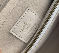 Imagem do Bolsa Louis Vuitton Hold Me Off-White Italiana