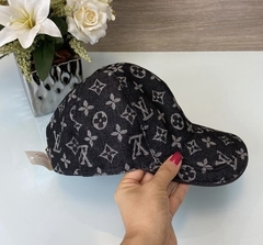 Boné Louis Vuitton Cinza Italiana na internet