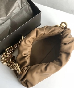 Imagem do Bolsa Bottega Veneta The Chain Pouch Com Corrente Caramelo Italiana