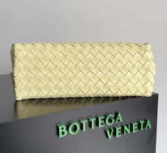Bolsa Bottega Veneta Andiamo Amarela Média Italiana - comprar online
