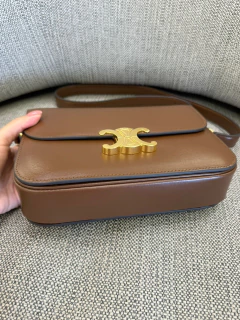 Bolsa Celine Triomphe Classique Marrom Italiana - comprar online