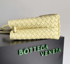 Bolsa Bottega Veneta Andiamo Amarela Média Italiana