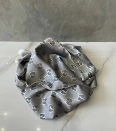 Echarpe Gucci Cinza e Bege GG Italiana - comprar online