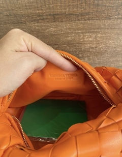 Bolsa Mini Jodie Bottega Veneta Laranja Italiana - Romaly Grifes Bolsas