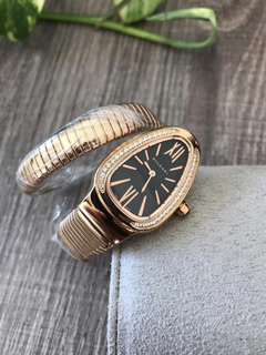 Relógio Bulgari Serpenti Rosé com Fundo Preto e Brilho Italiana