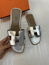 Rasteira Flat Hermes Prateada Italiana