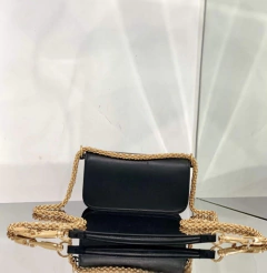 Bolsa VLTN Locò Pequena Preta Italiana - comprar online