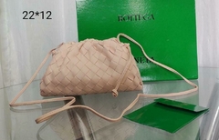 Bolsa Bottega Veneta Mini Pouch Intrecciato Bege Claro Italiana