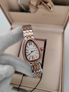 Relógio Bulgari Serpenti Seduttori Prata/Rosé Com Brilho e Fundo Branco Italiana