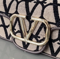 Bolsa VLTN Locò Pequena Monograma Italiana - comprar online