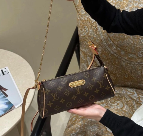 Bolsa Louis Vuitton Eva Monogram Italiana - comprar online