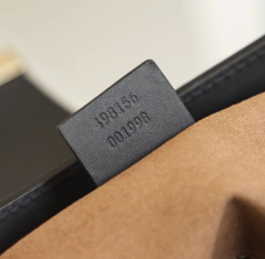 Bolsa Gucci Padlock Shoulder Pequena Preta Italiana