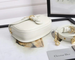 Bolsa Dior Bobby Pequena Branca Italiana na internet