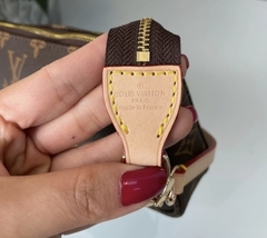 Bolsa Louis Vuitton Pochette Accessoires Monogram Italiana - Romaly Grifes Bolsas