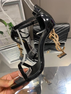 Sandália Salto YSL Opyum Preto com Dourado Italiana na internet