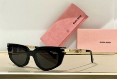 Óculos De Sol Miu Miu Preto com Dourado Italiana