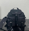 Mochila Prada Média Re-Nylon Preta Italiana