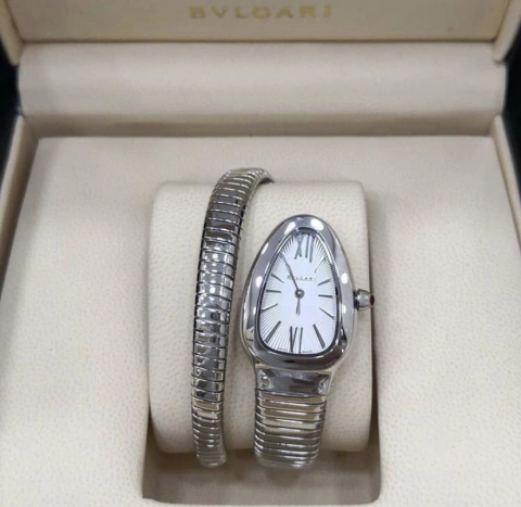 Relógio Bulgari Serpenti Prata com Fundo Branco Italiana
