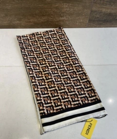 Lenço Fendi Monogram Marrom e Branco Italiana na internet