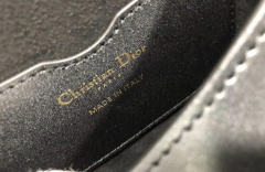 Bolsa Dior Bobby Média Preta Italiana na internet