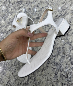 Sandália Rasteira Gucci Branca/Dourada Italianas na internet