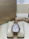 Relógio Bulgari Serpenti Seduttori Rosé com Fundo Branco e Brilho Italiana