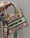 Bolsa Lady Dior D-Lite Média Bordado Dior In Lights Multicolorido Italiana