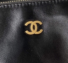 Bolsa Chanel 22 Preta com Dourado Média Italiana na internet