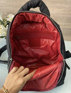 Mochila Chanel Cocoon Média Preta em Nylon - loja online