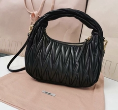 Bolsa Miu Miu Wander Preta Italiana - Romaly Grifes Bolsas