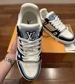 Tênis Louis Vuitton Trainer Branco E Azul Italiana na internet