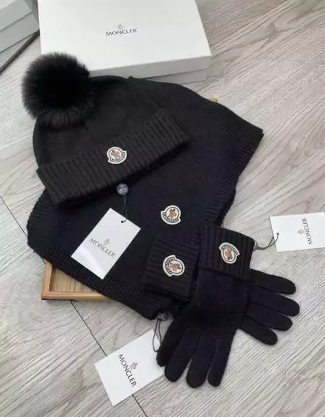 Conjunto Moncler Gorro, Cachecol e Luva Preto Italiana