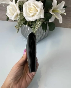 Carteira Prada de Couro Saffiano Preta e Dourada Pequena Italiana na internet