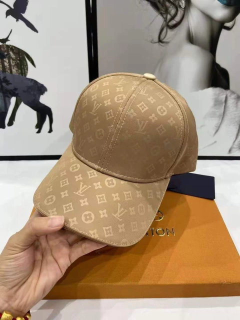 Boné Louis Vuitton Bege Italiana