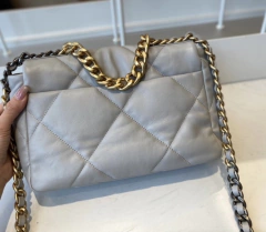 Bolsa Chanel 19 Cinza Italiana - Romaly Grifes