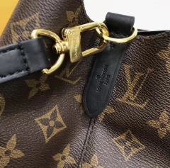 Bolsa Louis Vuitton Neonoé Preta Monogram Italiana na internet